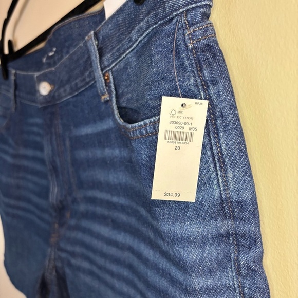 NWT Old Navy Women’s High-waisted Slouchy Straight Cut-off Jean Shorts S… - Picture 3 of 9